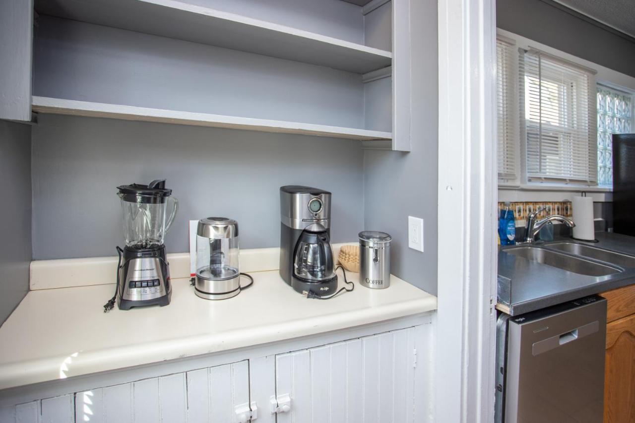 Spacious Home With In-Unit Laundry, Parking, 1Gb Wifi, & Patio Deck Rochester Exterior photo