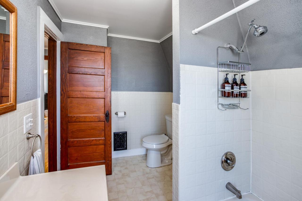Spacious Home With In-Unit Laundry, Parking, 1Gb Wifi, & Patio Deck Rochester Exterior photo