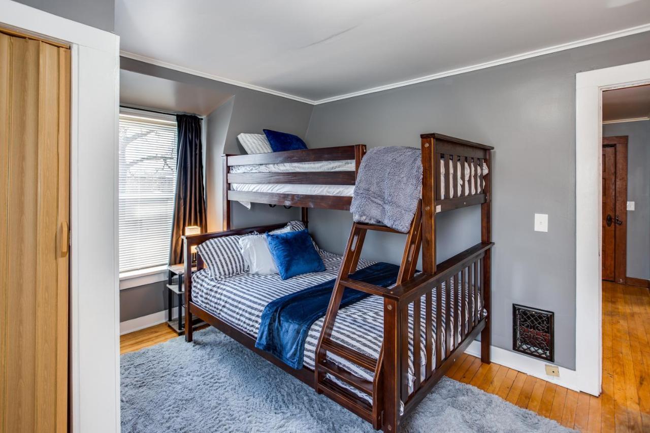 Spacious Home With In-Unit Laundry, Parking, 1Gb Wifi, & Patio Deck Rochester Exterior photo