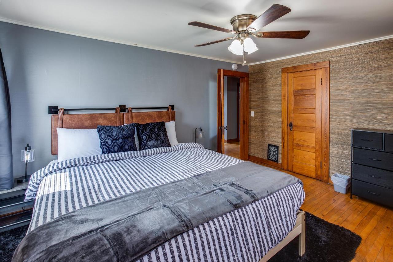 Spacious Home With In-Unit Laundry, Parking, 1Gb Wifi, & Patio Deck Rochester Exterior photo