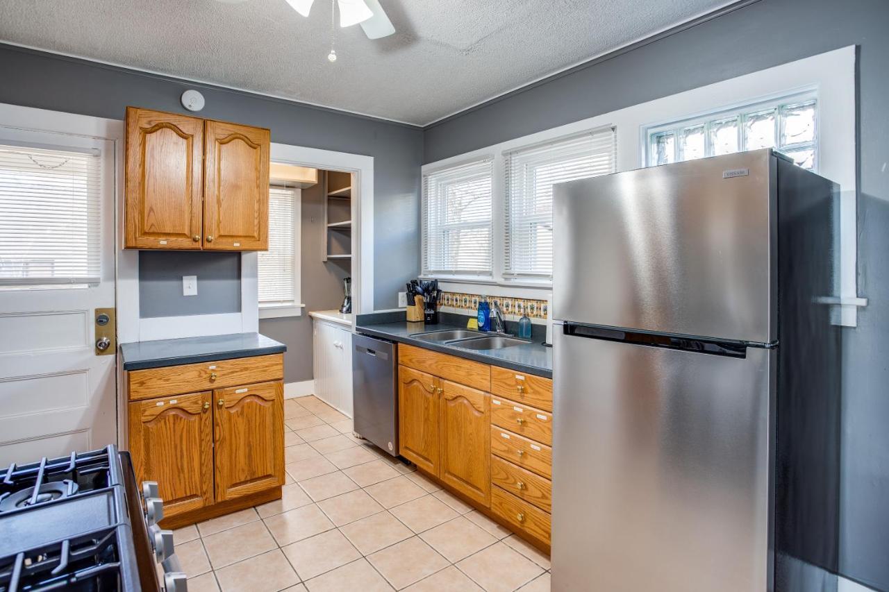 Spacious Home With In-Unit Laundry, Parking, 1Gb Wifi, & Patio Deck Rochester Exterior photo